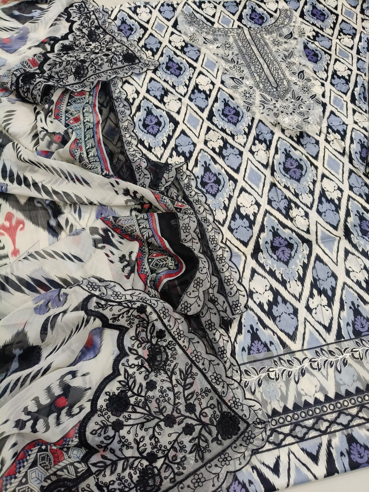 3PC EMBROIDEDED SUIT